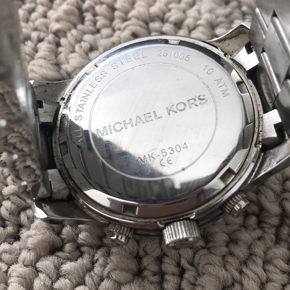 Michael Kors Silver MK5304 Watch with Box - Picture 3 of 6